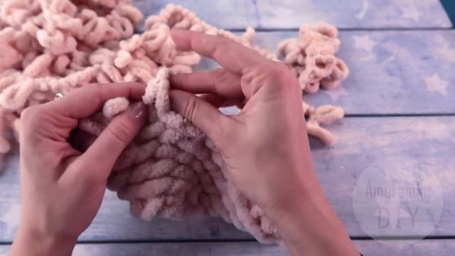 Подушка пончик из Alize Puffy без спиц. Как связать подушку руками.