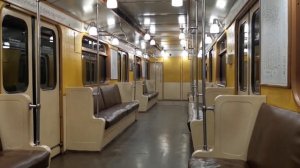 Ретро поезд Сокольники в Московском метро. Номерной в стиле вагонов типа А.