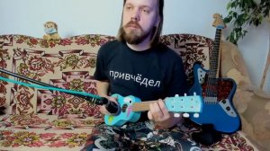 ИГРУШЕЧНАЯ ГИТАРА ПОЧТИ НЕ ИГРУШЕЧНАЯ (но дорогая)