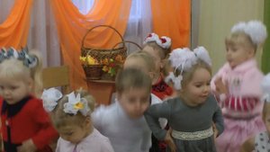 Танец игра "Начинаем праздник" на осеннем утреннике 2017 в яслях  Муз рук  Максюта Г  В