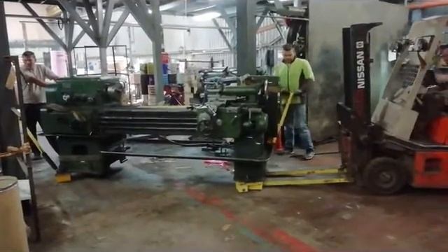 Такелажные работы. Перемещение токарного станка смотреть онлайн