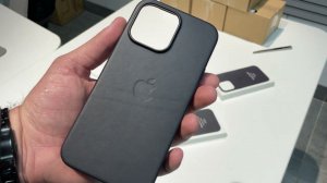 Посылка от Apple с оригинальными чехлами для iPhone 14 Pro Max (Leather case и Clear case)