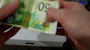 Ультрафиолетовый фонарик и одно из его применений