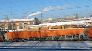 Снегоуборочная машина СМ-2М чистит снег