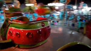 Полетели над миром аттракцион Осьминог