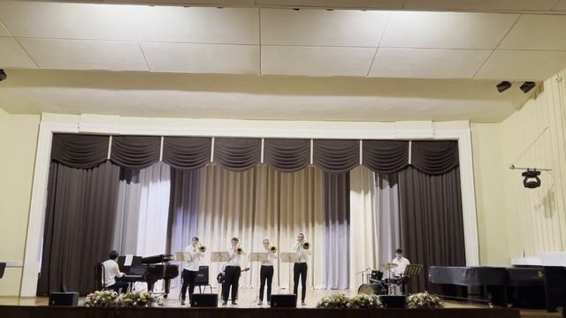 Джазовый ансамбль Весёлые тромбоны Francois Guin Aberdeen для квартета тромбонов и ритм группы смотреть онлайн