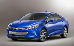 Chevrolet Volt электромобиль позволяет проехать более 500 км.