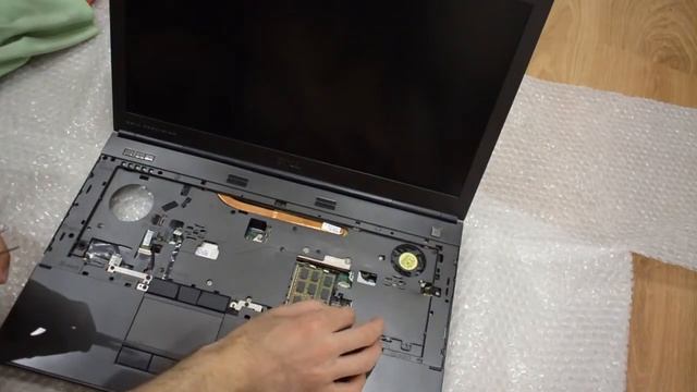 Разборка Dell Precision M6600. Замена материнки смотреть онлайн