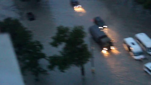 Новороссийск второй день утопает от проливных дождей 04.06.2016 смотреть онлайн