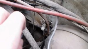 Как снять тягу акселератора ,если сломалась педаль газа ВАЗ -2107-2106-2101 КЛАССИКА