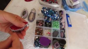Как обшить край бисером. Как сделать вышивку бисером по краю ткани.  how to make bead edge