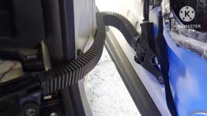 Как провести акустические провода в сдвижные двери Тойота VOXY.