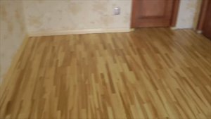 Натяжной паркет в трехкомнатной квартире. Город Винница.