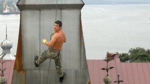 падение альпиниста во Владивостоке!!!
