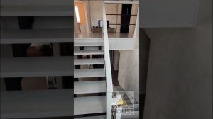 Стильная лестница на второй этаж