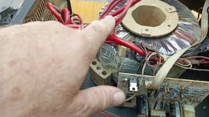 Как правильно обслужить стабилизатор напряжения релейного типа.