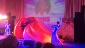 Танец королевы. Красивое выступление.