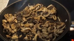 открытый пирог с грибами..стоит попробовать..