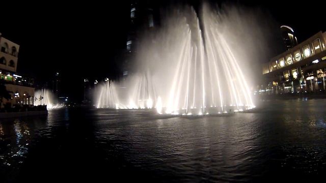 Самые красивые поющие и танцующие фонтаны в Дубае у башни Бурдж Халифа ОАЭ смотреть онлайн