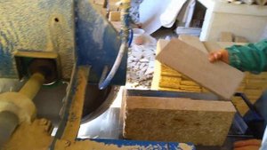 Распил камня на самодельном станке.