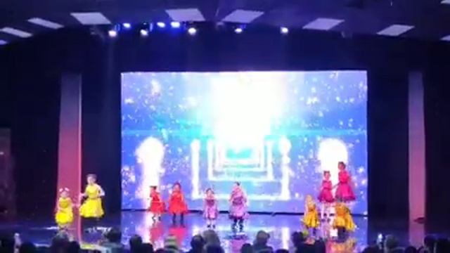 Колибри. 8 Марта. Танец Доченька смотреть онлайн