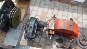 минитрактор на гусеницах.