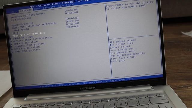 Распаковка и краткий внешний обзор ноутбука Asus VivoBook S13 S330 смотреть онлайн