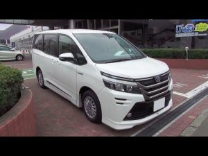 TOYOTA VOXY HYBRID MODELLISTA AERO TOURER KIT 2014 год. Обзор Японского автомобиля.