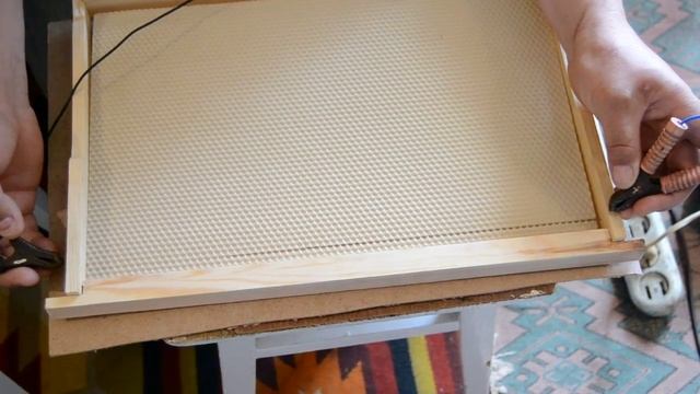 Наващевание вощины на рамки смотреть онлайн