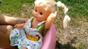 Кормить Беби борн кашей.Кукла какает на горшке.Baby Born eats.