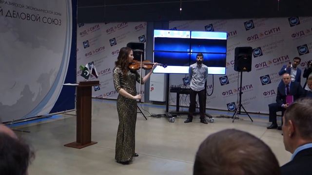 Скрипка на открытии павильона "Пакистан" в FOOD CITY смотреть онлайн