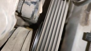 Перекос приводного ремня на натяжном ролике Renault Logan 2 K7M