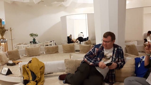 20221103 047 Иран Лежательные столики в кафе Собираемся кушать, как местные смотреть онлайн