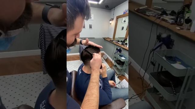 Рабочий процесс мужской стрижки в Барбершоп Галстук Оренбург ул.Челюскинцев 17/4 т.: 444-111 смотреть онлайн