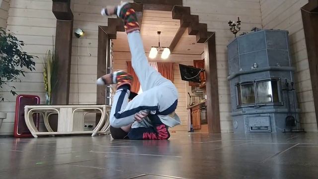 Учимся брейк дансу со мной? смотреть онлайн