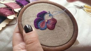 Вышивка гладью. Мастер класс для начинающих. Long and short stitch tutorial [eng sub]