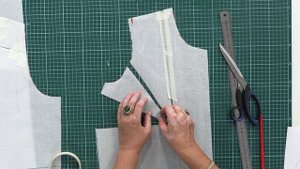 Летняя куртка из льна с капюшоном, карманами а-ля анорак и подворотами. Часть 1. Моделирование.