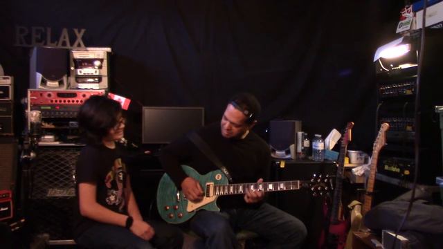 Epiphone Les Paul Traditional Pro Review By Jacob and Darren from Avalon Music смотреть онлайн
