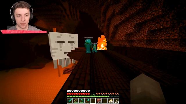 MINECRAFT But The EVIL MOBS Are HUGE! (scary) смотреть онлайн