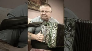 "Доярочка" исполняет Геннадий Сюрсин....г. Пермь в гостях у "Неправильных пчел"