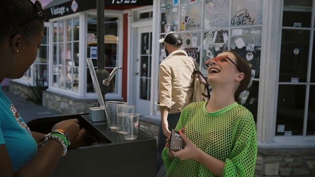 😱Эвакуировали машину, подожгли одежду. Бекстейдж к клипу "Медляк" (САША СПИЛБЕРГ) смотреть онлайн