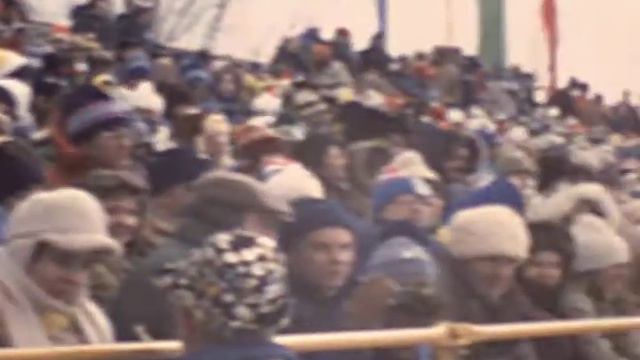 1980 Winter Olympics Speed Skating and Family in Crowd смотреть онлайн