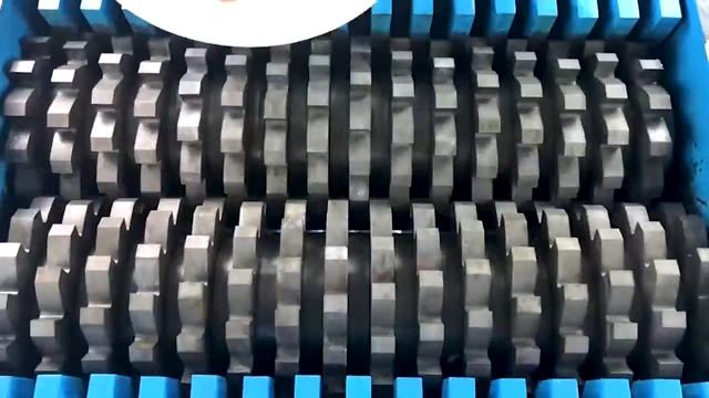 СТЕКЛЯННЫЕ КАМНИ ПРОТИВ ДРОБИЛКИ смотреть онлайн