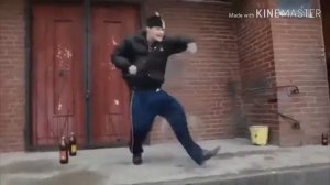 открываю пивко наливаю в стакан закрываю глаза