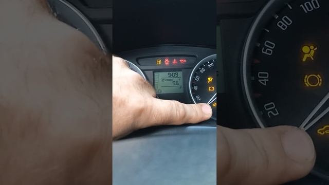 Как сбросить индикатор сервиса в skoda roomster 2007г или Skoda fabia 2 #авто#ремонтавто #автомобил смотреть онлайн