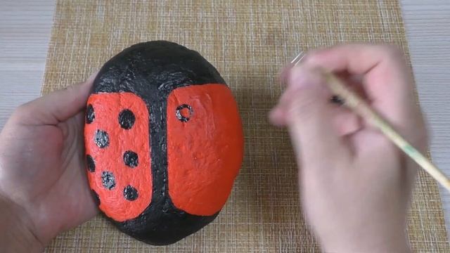 ИДЕИ для САДА и ДАЧИ // БОЖЬЯ КОРОВКА из КАМНЯ // ПОДЕЛКИ СВОИМИ РУКАМИ смотреть онлайн