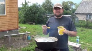 УХА НА КОСТРЕ ИЗ ТОЛСТОЛОБИКА / МУЖЧИНА НА КУХНЕ