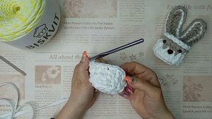 Видео мастер-класс "Кролик с красивыми ушками" по вязанию крючком корзинки из трикотажной пряжи