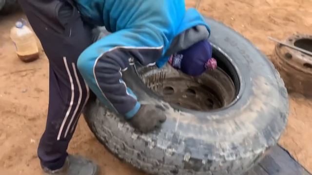 Разбортировка бескамерного колеса в домашних условиях
