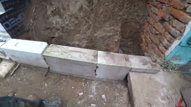 УКЛАДКА ГАЗОБЛОКОВ укрепляющей СТЕНЫ / Стройка продолжается смотреть онлайн